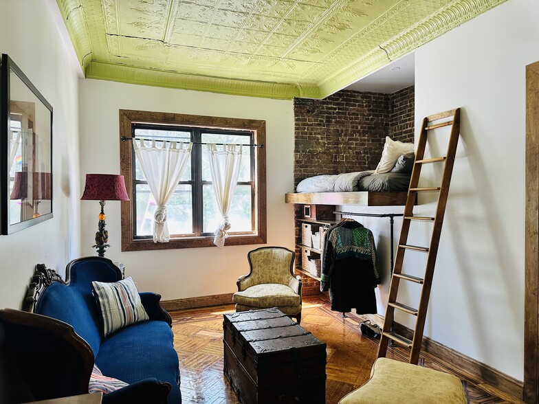 Detail: bed nook with storage… - 373 Decatur St