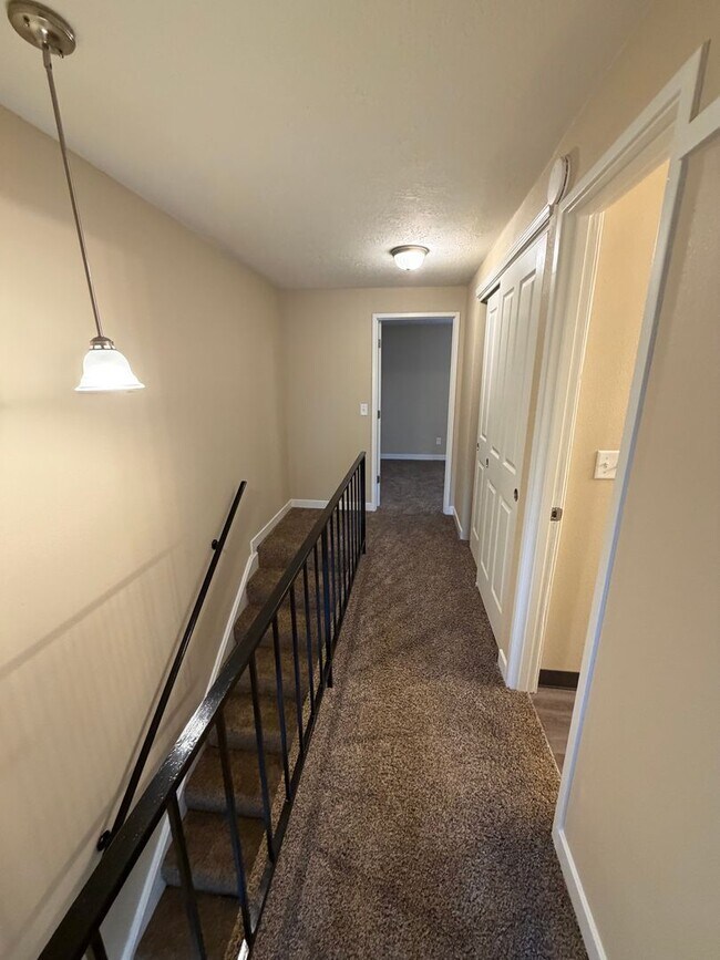 Building Photo - Sunnyside Duplex