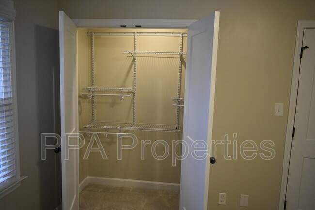 Building Photo - 2894 Willow Cove Dr