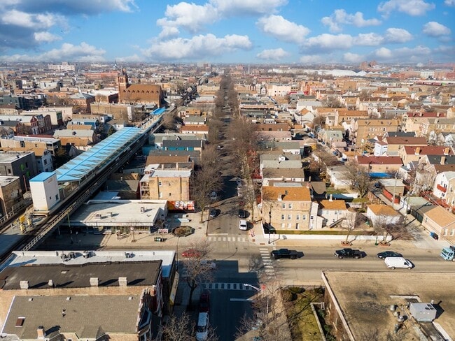 Building Photo - 2011 W Cullerton St