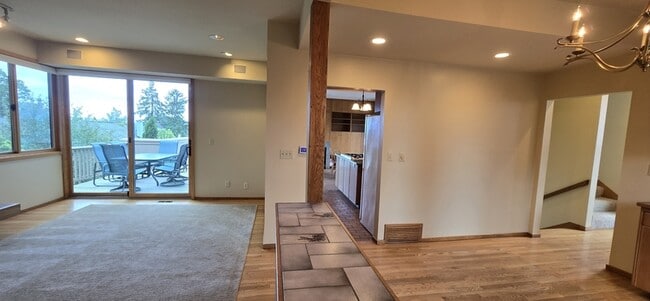 Building Photo - 3033 W Viewmont Wy W