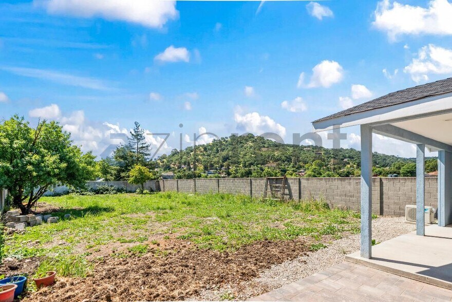 Building Photo - 732 W Edmundson Ave