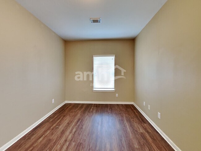 Building Photo - 10006 Tulip Trails Ct