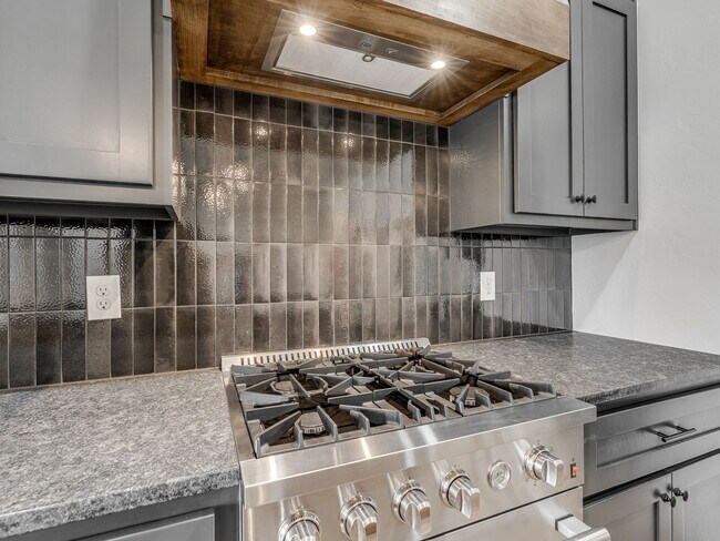 Building Photo - New Home In Yukon!