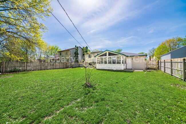 Building Photo - 4922 Dunlap Rd