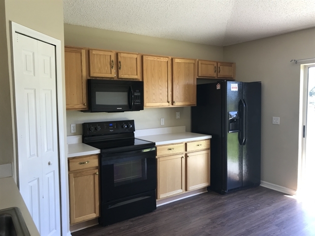 Building Photo - 6606 Gentle Oaks Dr N