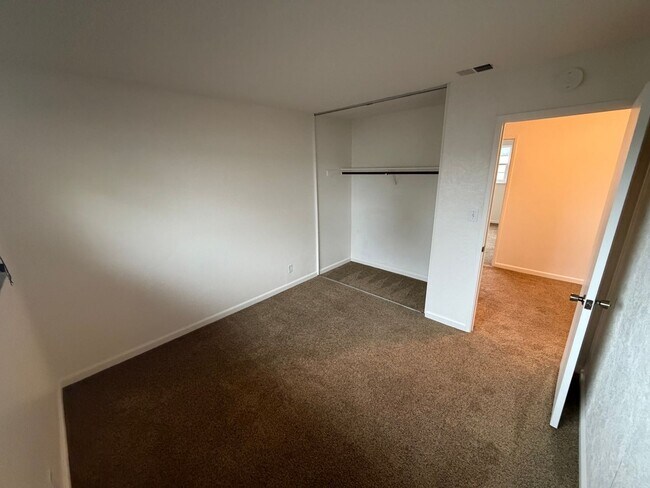 Building Photo - 4 Bedroom | 3 Bathroom | Home in Roseville