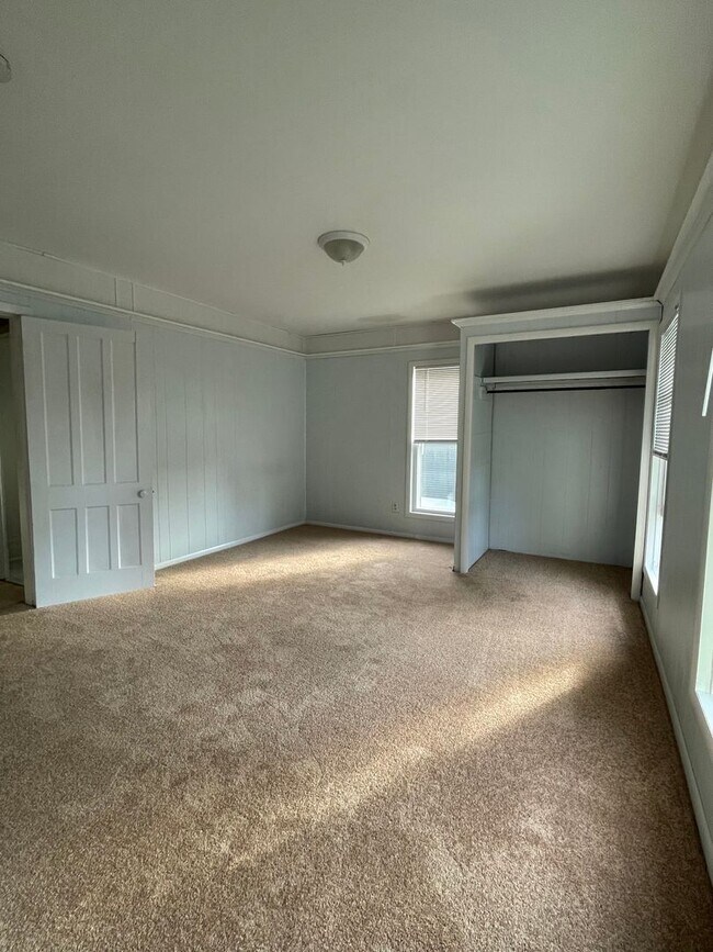 Building Photo - Village of Black River 4 /5 Bedroom Home w...