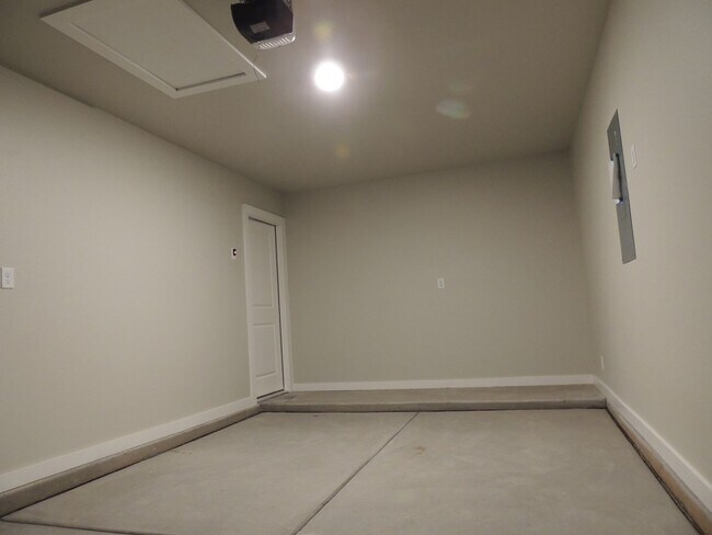 Building Photo - 6115 Appaloosa Ln
