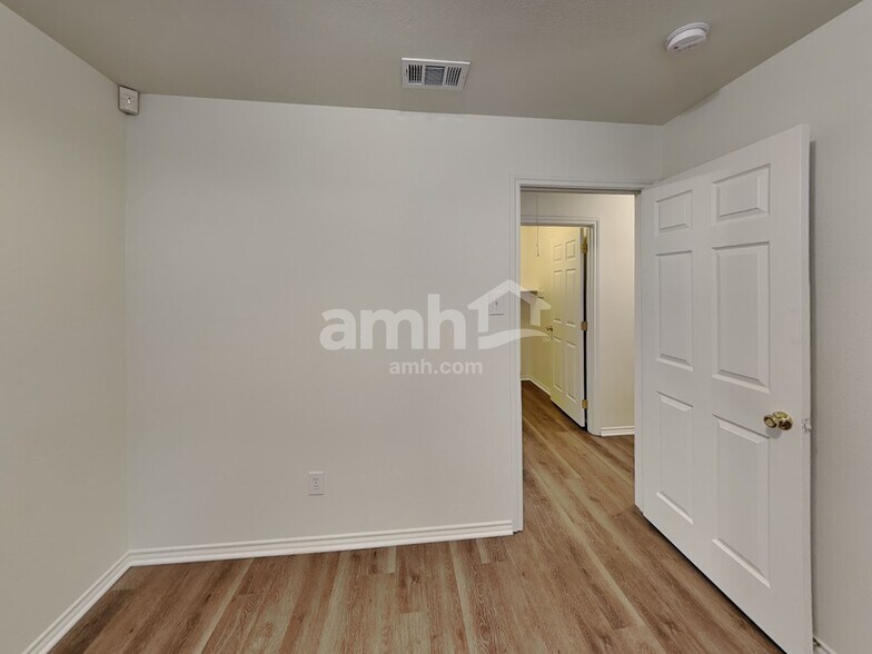 Building Photo - 901 Worden Dr