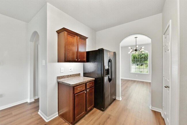 Building Photo - 737 Grassy Knoll Ln