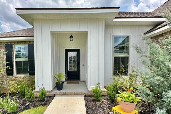 Building Photo - 4601 Jayhawk Dr