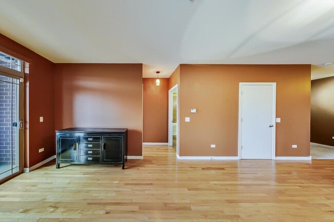 Building Photo - 6436 Roosevelt Rd