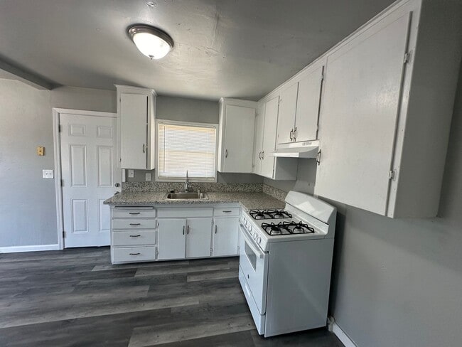 Building Photo - APPLY FOR THIS BEAUTIFUL HOME TODAY!