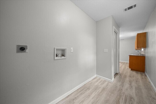 Building Photo - 4103 Holly Hill
