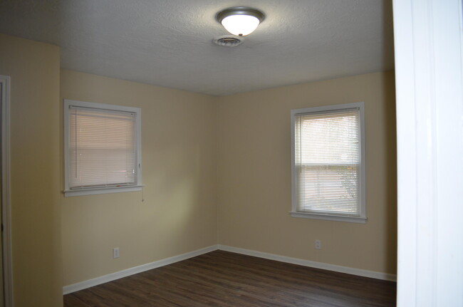 Building Photo - 221 Merrymont Dr