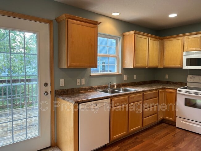 Building Photo - 5558 Kenton Ln