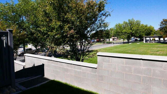 Building Photo - 323 E Pages Ln
