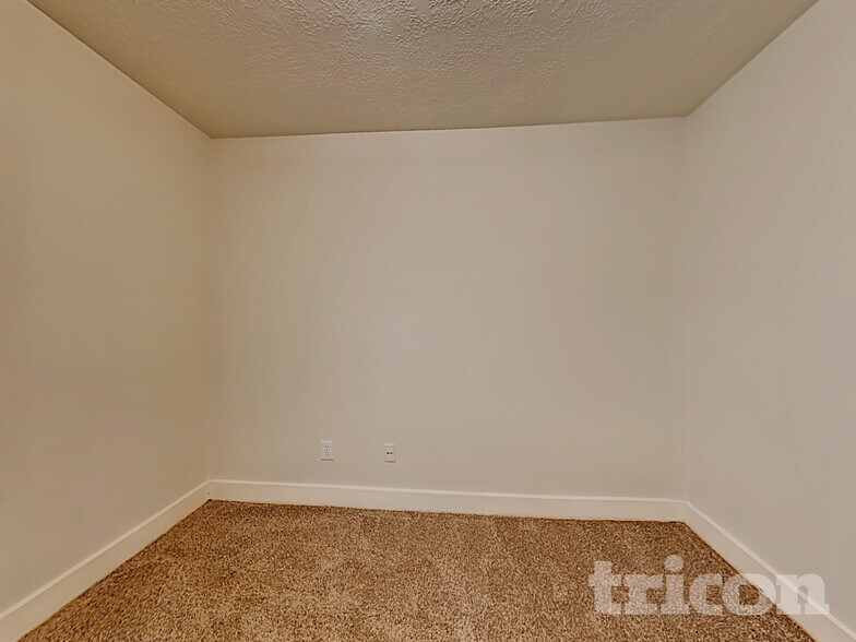 Building Photo - 15810 W Park Ct