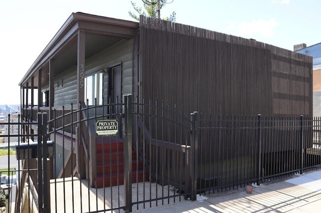 Building Photo - 399 Oregon St