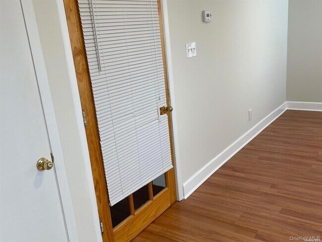 Building Photo - 109 E Main St