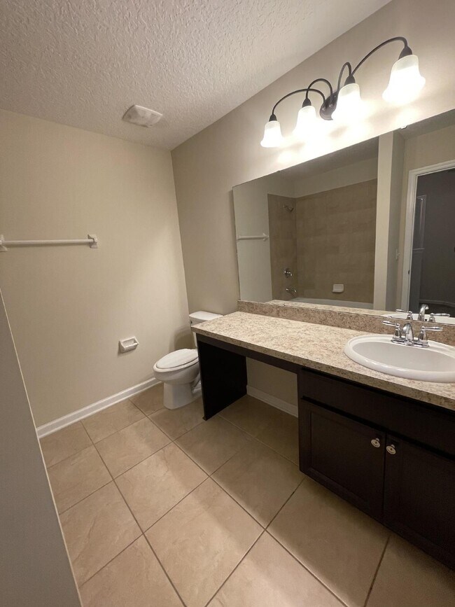 Building Photo - 3 bedroom 2 .5 bath townhome 2 car attached garage  in St. Johns county