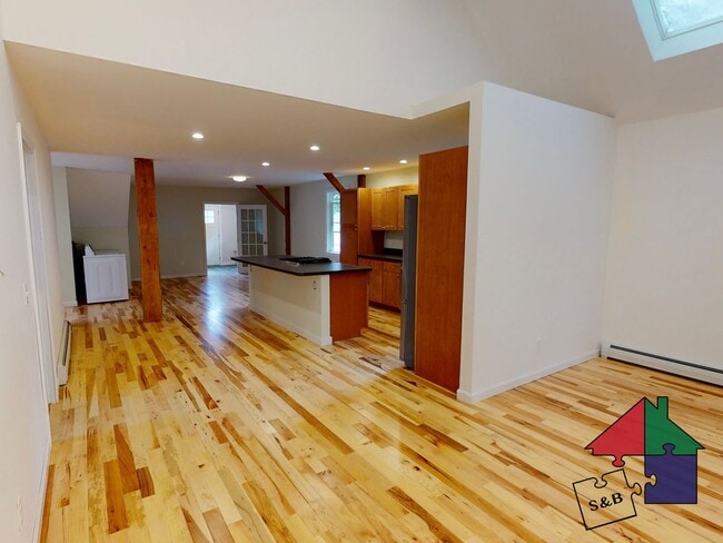 Building Photo - 118 S Main St