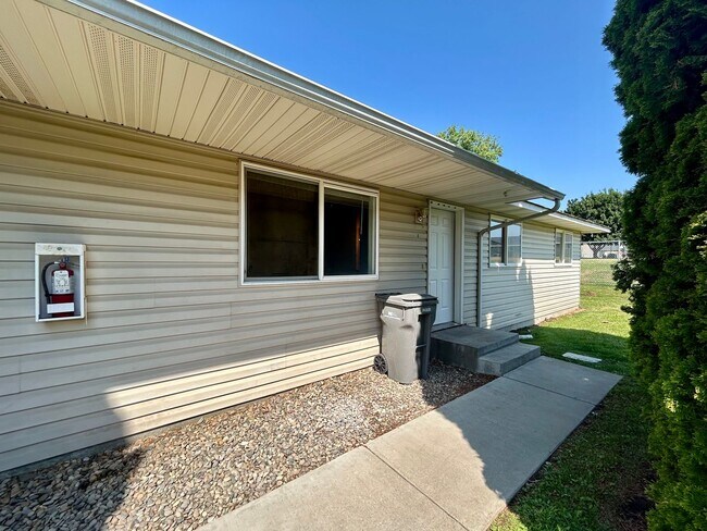 Primary Photo - 1009 E 19th Ave