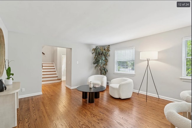 Building Photo - 903 Sulgrave Ln