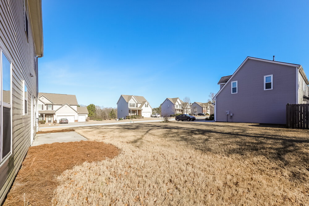 Building Photo - 1230 St James Pl