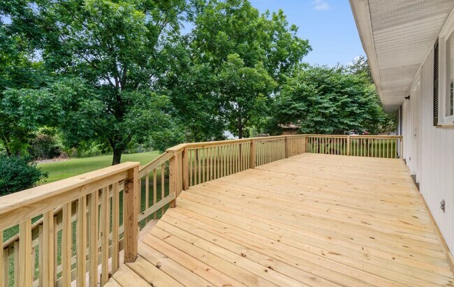 Building Photo - Lake House Rental
