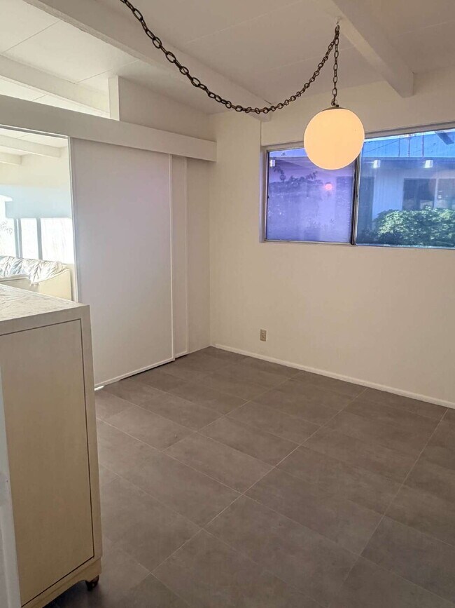Building Photo - Convenient Oasis  2 Bedrooms / 2 Bathrooms