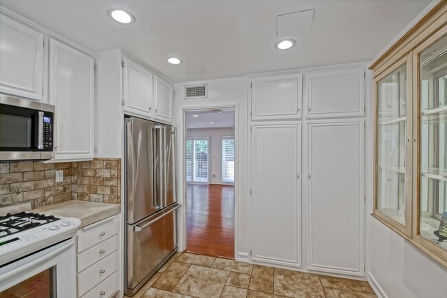 Building Photo - BRIGHT & AIRY, REAR-UNIT TOWNHOUSE W/ SPACIOUS PATIO, BALCONY & HUGE 2-CAR GARAGE IN GATED COMMUN...