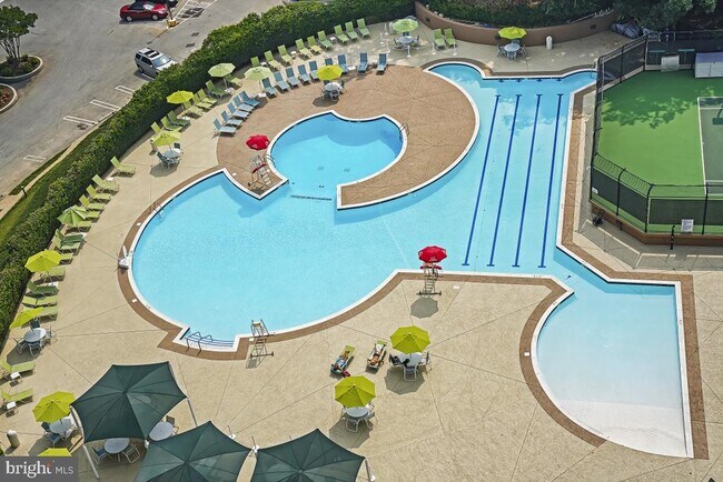 Building Photo - 5902 Mt Eagle Dr