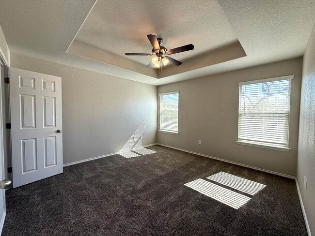 Building Photo - Beautiful Modern 3-Bed, 2-Bath Duplex with...