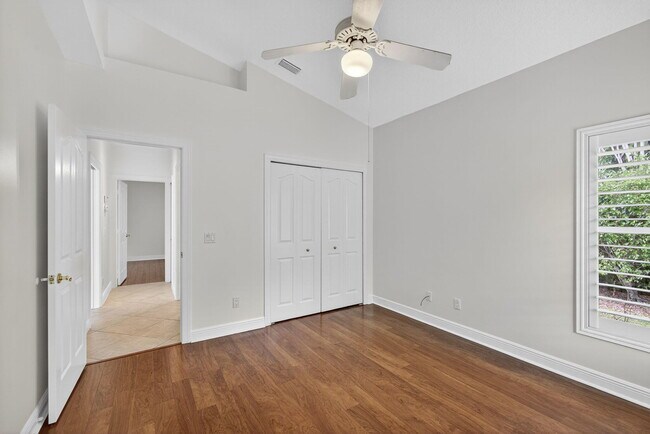 Building Photo - 8401 SE Ketch Ct