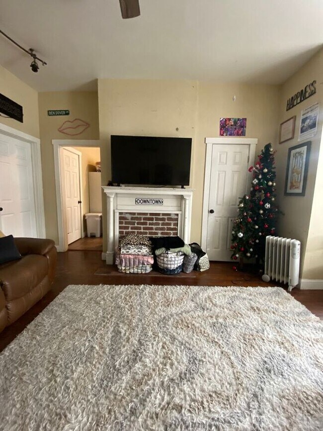 Building Photo - $4,600 | 8 Bedroom, 2 Bathroom Single Family Home | No Pets* | Available for August 1st, 2026 Mov...