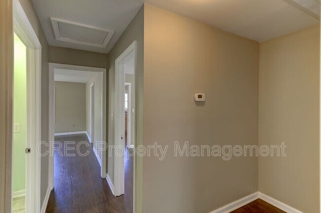 Building Photo - 2401 Eagle Dr