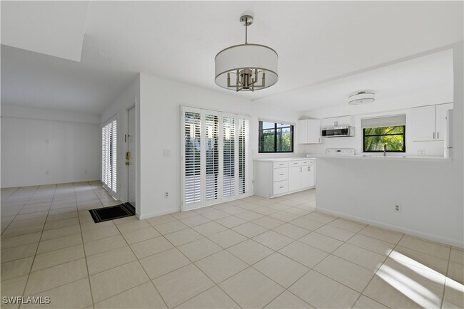 Building Photo - 514 11th Ave S