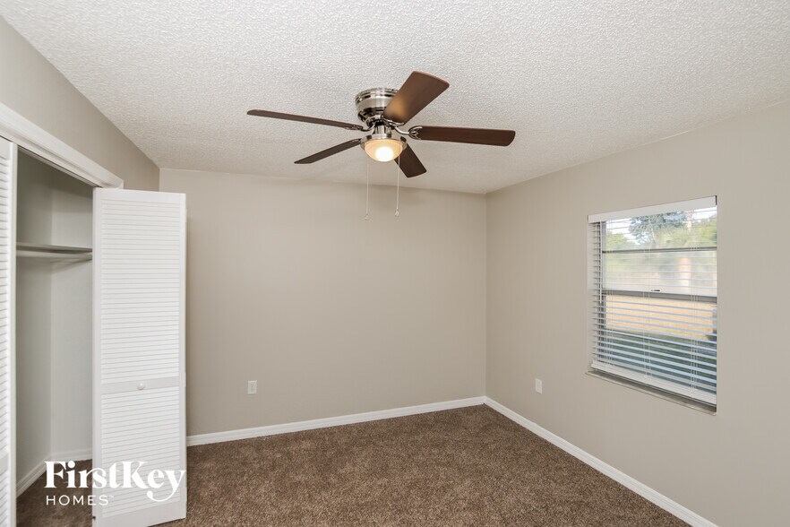 Building Photo - 2027 Beekman St NE