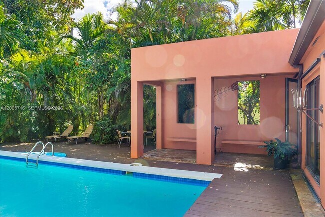 Building Photo - 5627 Granada Blvd