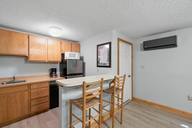 Building Photo - 6 Ridge Rd