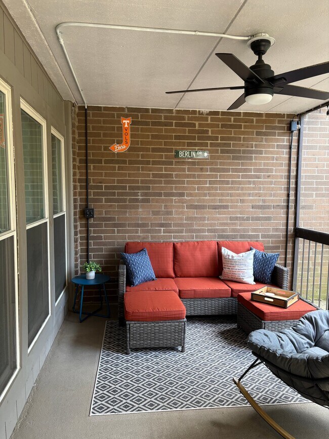 Building Photo - 542 Berlin Dr