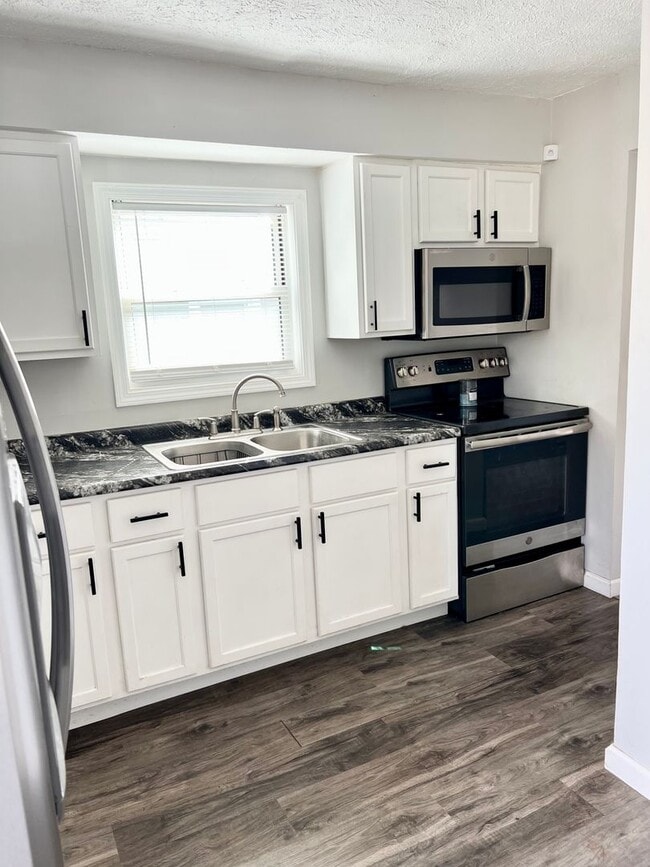 Building Photo - MOVE IN NOW & SAVE BIG! GET 1/2 OFF SEPTEM...