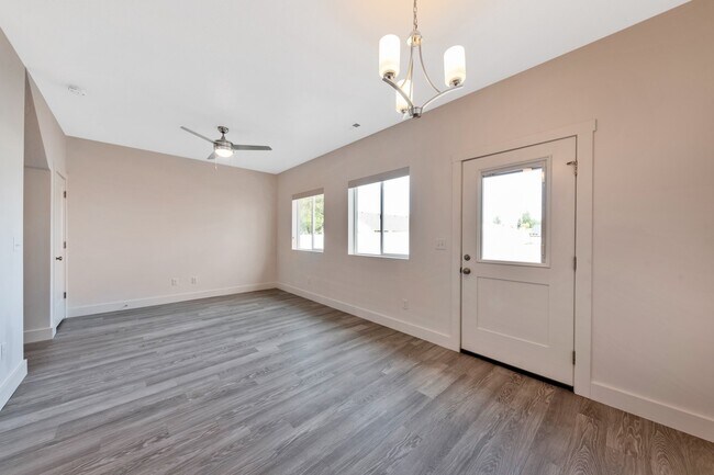 Building Photo - Beautiful 3 Bed, 2.5 Bath Town Home Located in the Sycamore Place Community in West Haven! Availa...