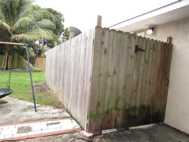 Building Photo - 2230 SW 50th Terrace