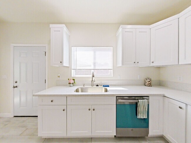 Building Photo - NEW CONSTRUCTION: Modern ADU with Private Entrance!