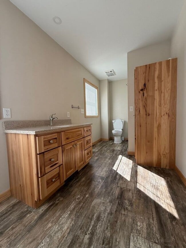 Building Photo - 407 W Arnold St