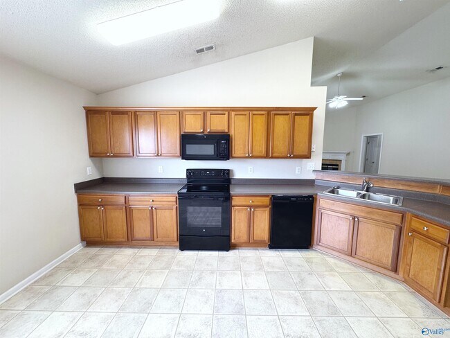 Building Photo - 120 Clover Ridge Dr