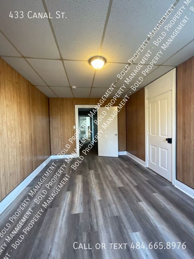 Building Photo - 433 Canal St